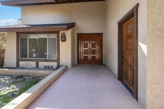 217 Smoke Tree Avenue, Oak Park, CA 91377