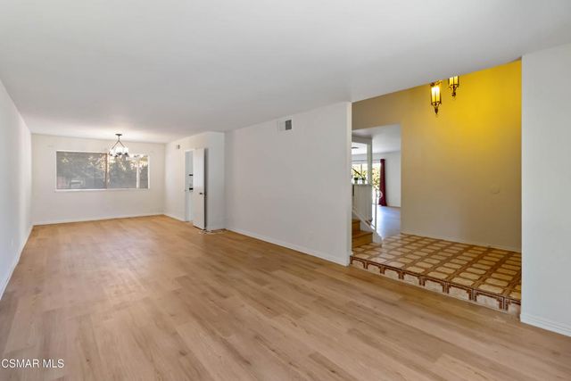 217 Smoke Tree Avenue, Oak Park, CA 91377