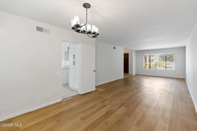 217 Smoke Tree Avenue, Oak Park, CA 91377