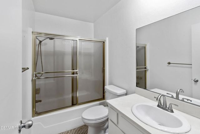 217 Smoke Tree Avenue, Oak Park, CA 91377