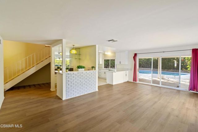 217 Smoke Tree Avenue, Oak Park, CA 91377