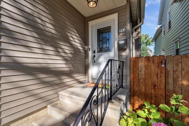 542 E Potter AVENUE, Milwaukee, WI 53207