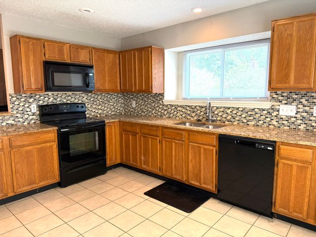 2661 Berkshire Lane, Grand Prairie, TX 75052