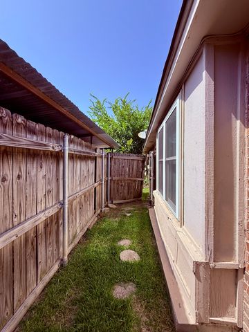 2661 Berkshire Lane, Grand Prairie, TX 75052