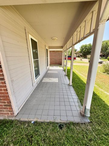 2661 Berkshire Lane, Grand Prairie, TX 75052