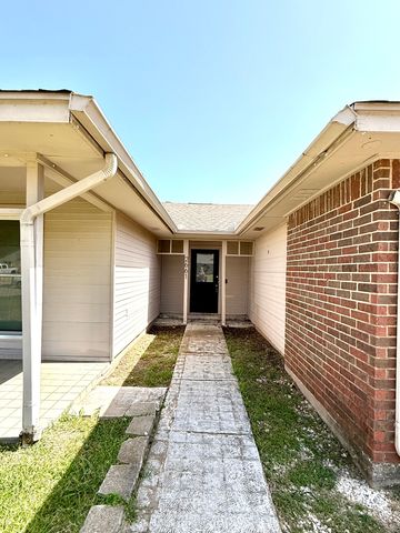 2661 Berkshire Lane, Grand Prairie, TX 75052