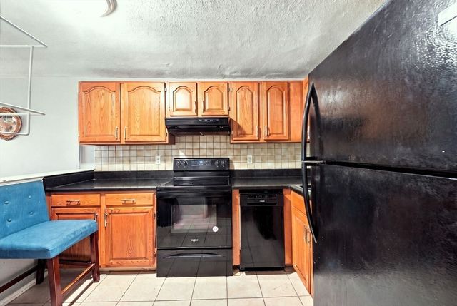 10 Coffey St 25, Boston, MA 02122