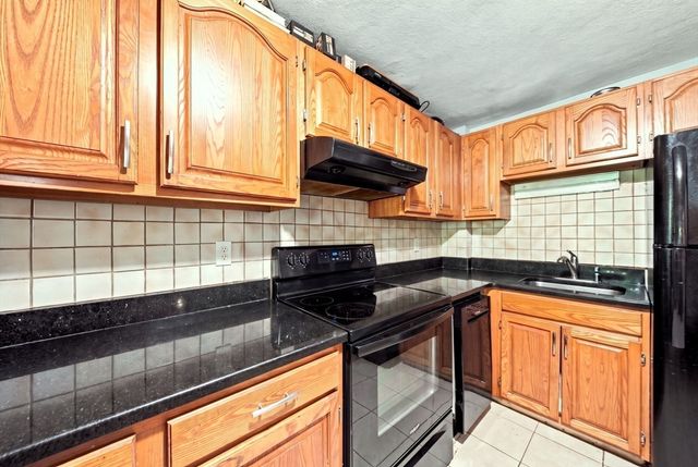 10 Coffey St 25, Boston, MA 02122