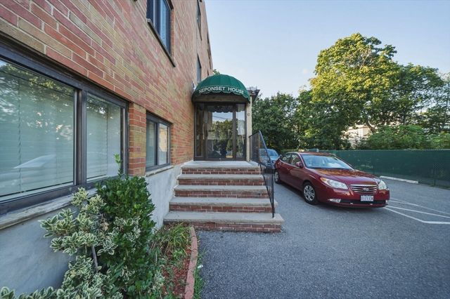 10 Coffey St 25, Boston, MA 02122