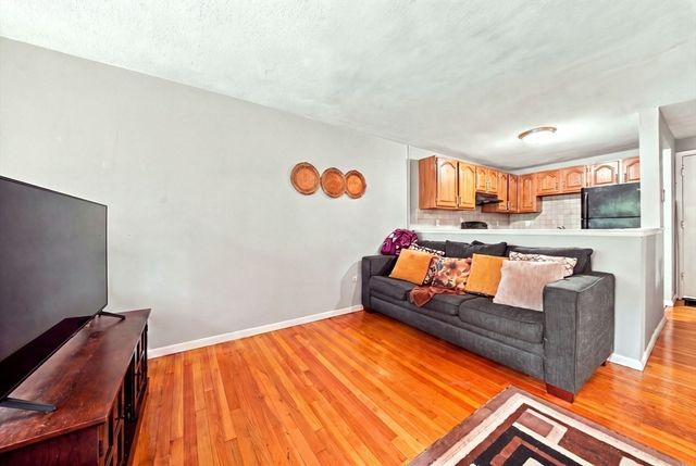 10 Coffey St 25, Boston, MA 02122