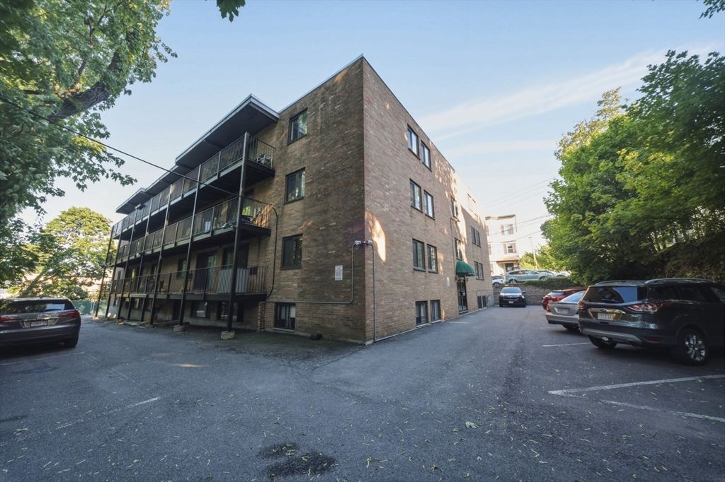 10 Coffey St 25, Boston, MA 02122