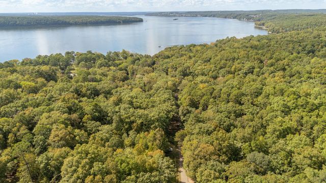 140 HUCKELBERRY LN, Savannah, TN 38372