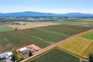 9586 Bender Road, Lynden, WA 98264