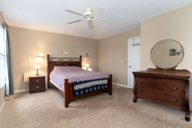 818 Horseshoe Lane, Florence, KY 41042