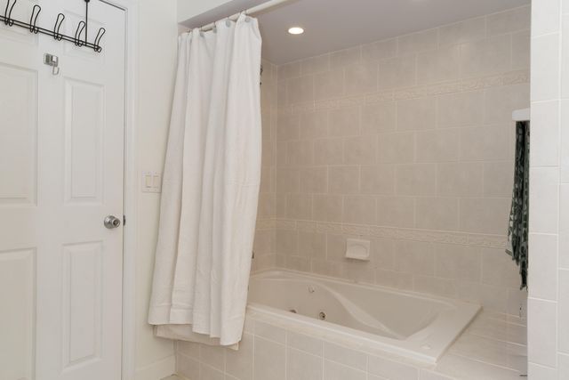 818 Horseshoe Lane, Florence, KY 41042