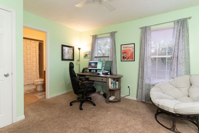 818 Horseshoe Lane, Florence, KY 41042