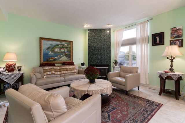 818 Horseshoe Lane, Florence, KY 41042