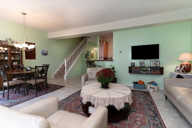 818 Horseshoe Lane, Florence, KY 41042