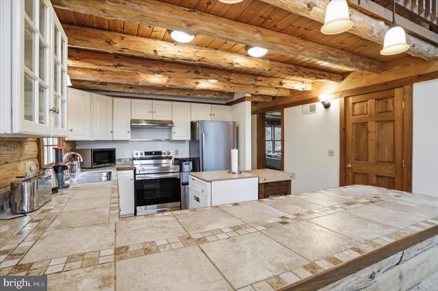355 HEMLOCK CT, Paw Paw, WV 25434