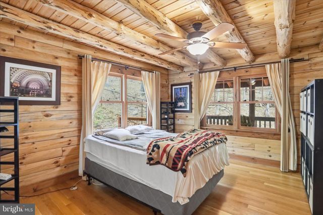 355 HEMLOCK CT, Paw Paw, WV 25434