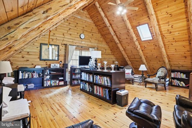 355 HEMLOCK CT, Paw Paw, WV 25434