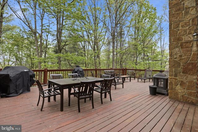 355 HEMLOCK CT, Paw Paw, WV 25434