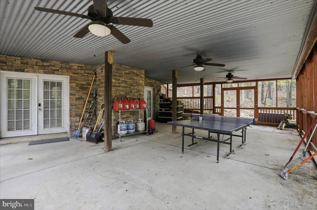 355 HEMLOCK CT, Paw Paw, WV 25434