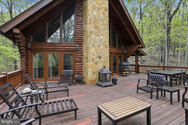 355 HEMLOCK CT, Paw Paw, WV 25434