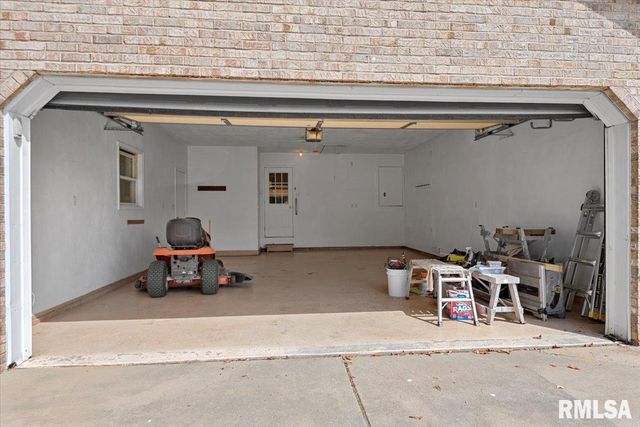 10699 OGDEN Street, Petersburg, IL 62675