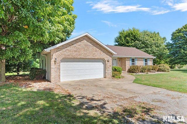 10699 OGDEN Street, Petersburg, IL 62675