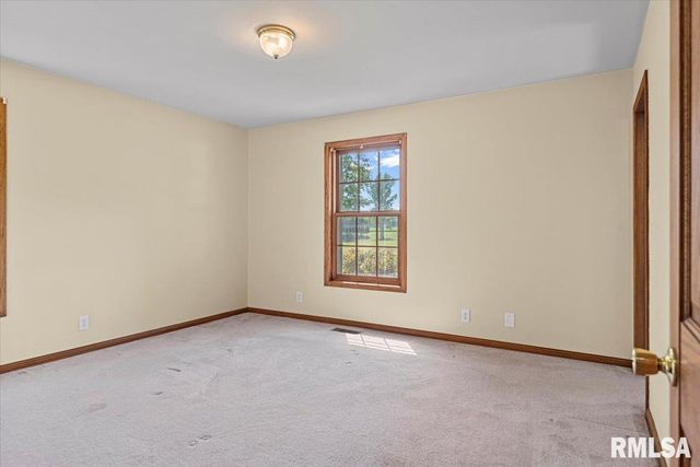 10699 OGDEN Street, Petersburg, IL 62675