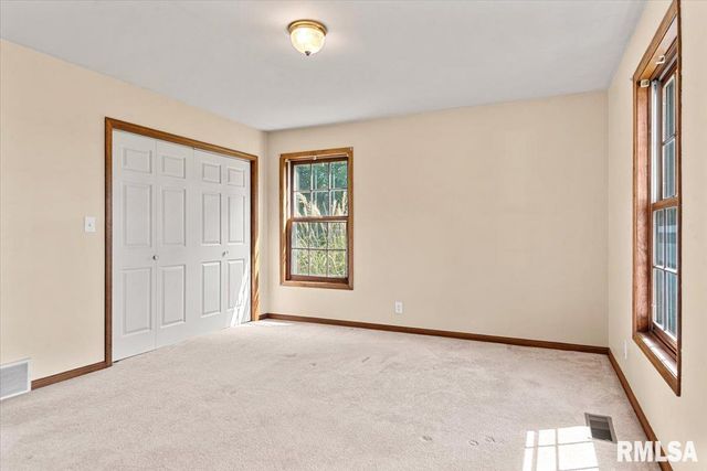 10699 OGDEN Street, Petersburg, IL 62675