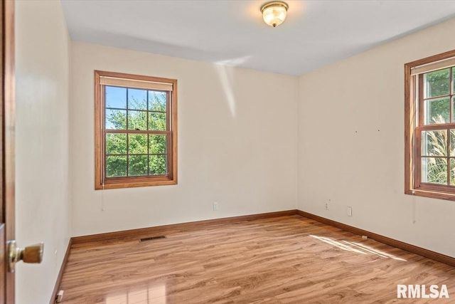 10699 OGDEN Street, Petersburg, IL 62675