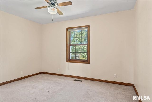 10699 OGDEN Street, Petersburg, IL 62675