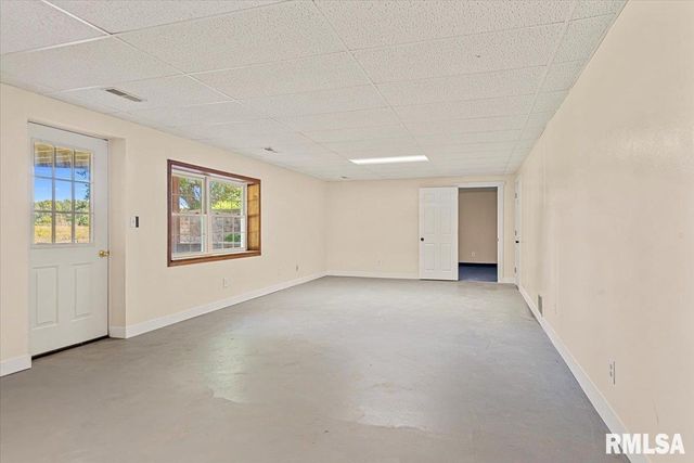 10699 OGDEN Street, Petersburg, IL 62675