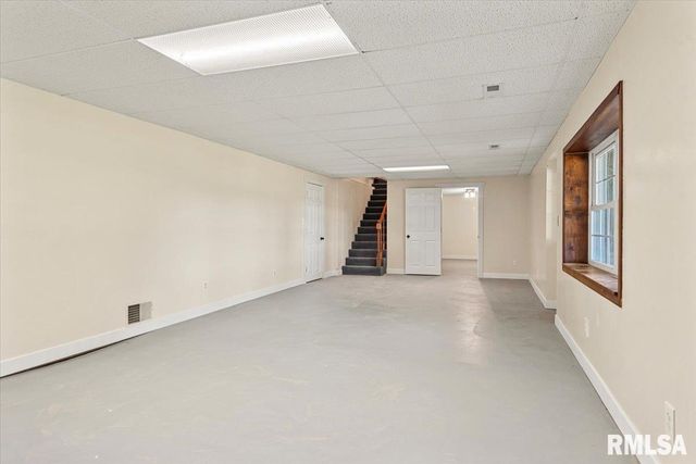 10699 OGDEN Street, Petersburg, IL 62675