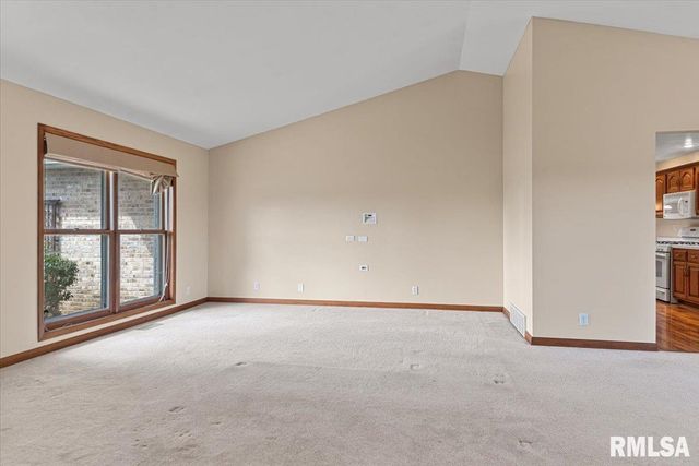 10699 OGDEN Street, Petersburg, IL 62675