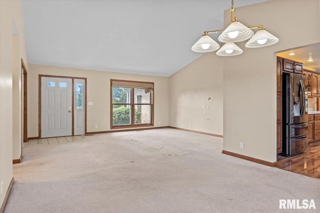 10699 OGDEN Street, Petersburg, IL 62675