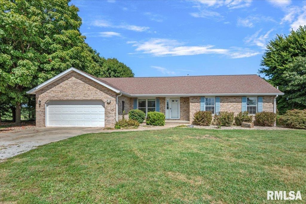 10699 OGDEN Street, Petersburg, IL 62675