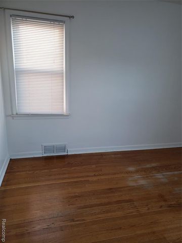 310 N Marias Avenue, Clawson, MI 48017