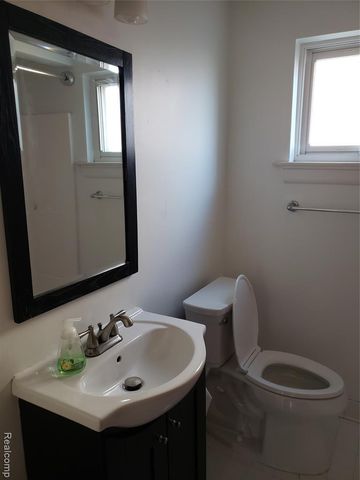 310 N Marias Avenue, Clawson, MI 48017