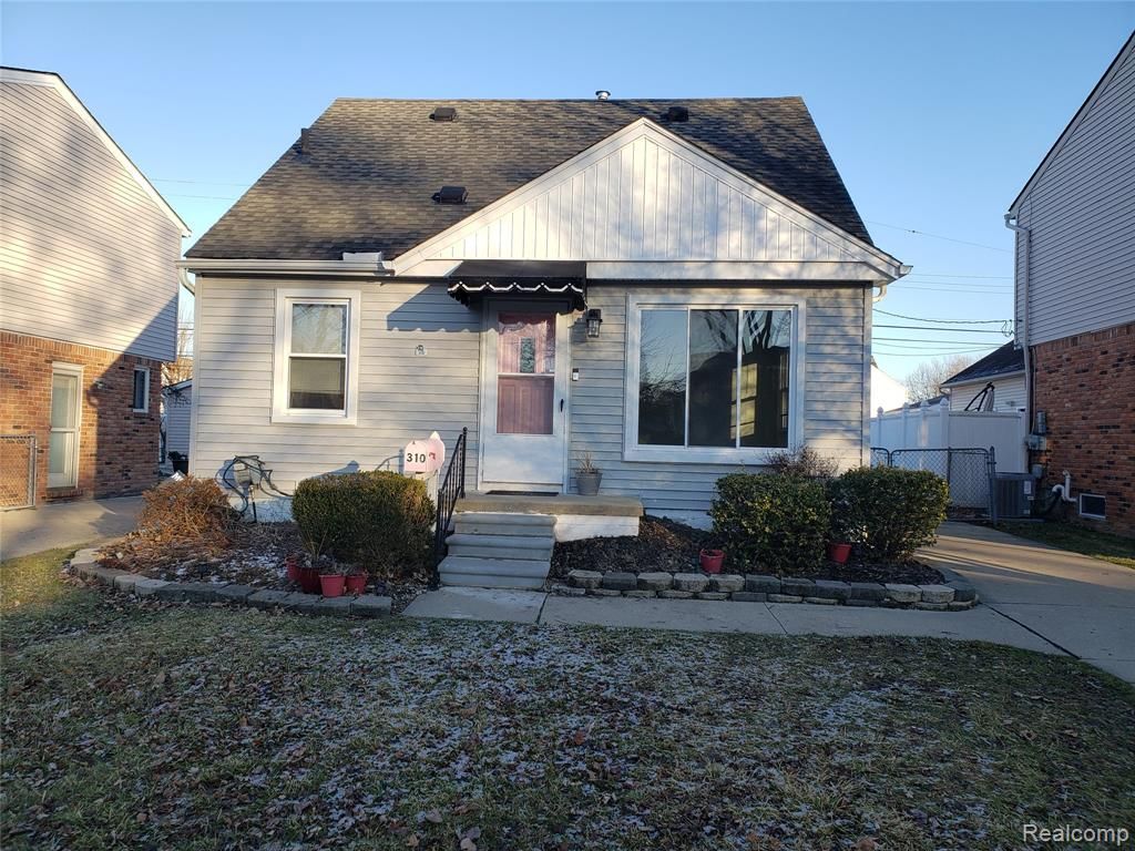 310 N Marias Avenue, Clawson, MI 48017