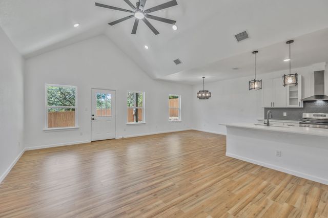 2617 Hillside Drive, Granbury, TX 76048