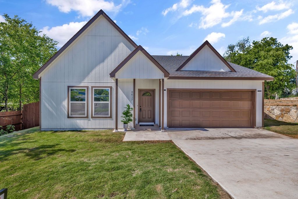 2617 Hillside Drive, Granbury, TX 76048