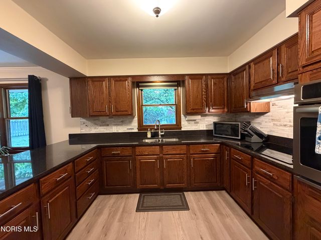 108 Homestead Drive, Rossford, OH 43460