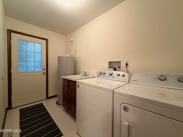 108 Homestead Drive, Rossford, OH 43460