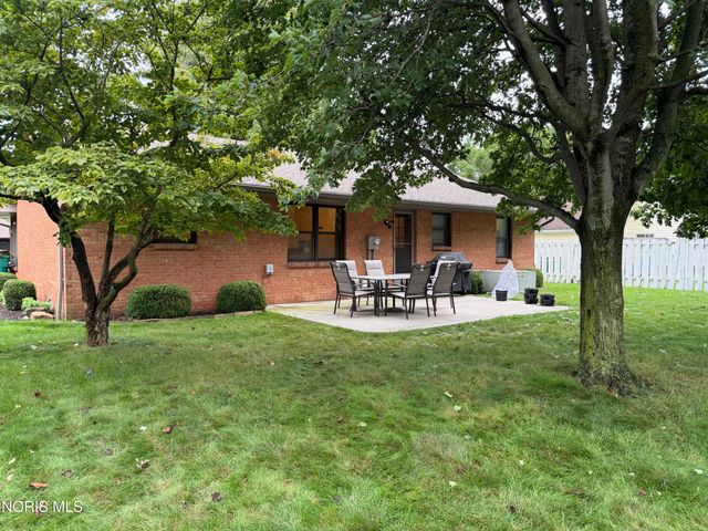 108 Homestead Drive, Rossford, OH 43460
