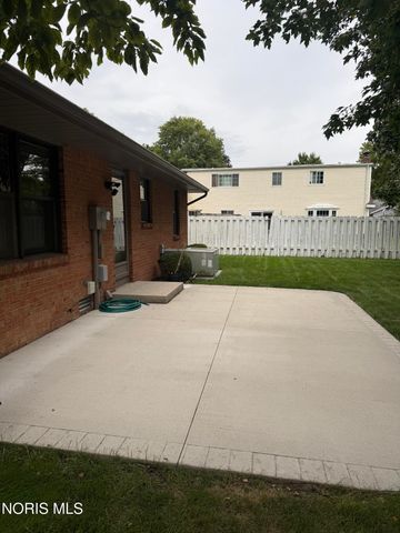 108 Homestead Drive, Rossford, OH 43460