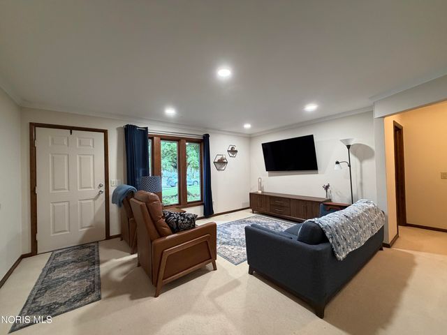 108 Homestead Drive, Rossford, OH 43460