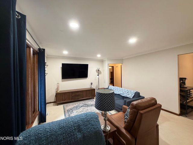 108 Homestead Drive, Rossford, OH 43460